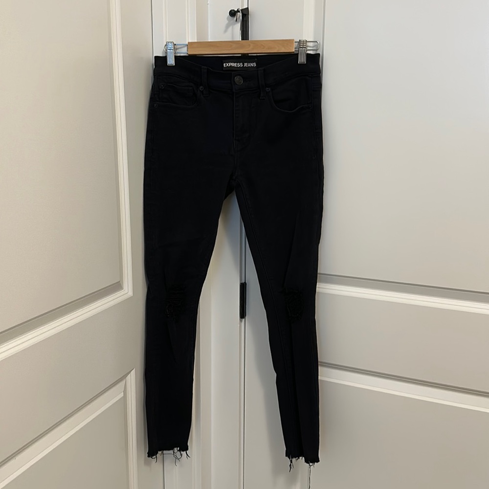 Black Express Cropped Jegging with Raw Hem and Ripped Knees